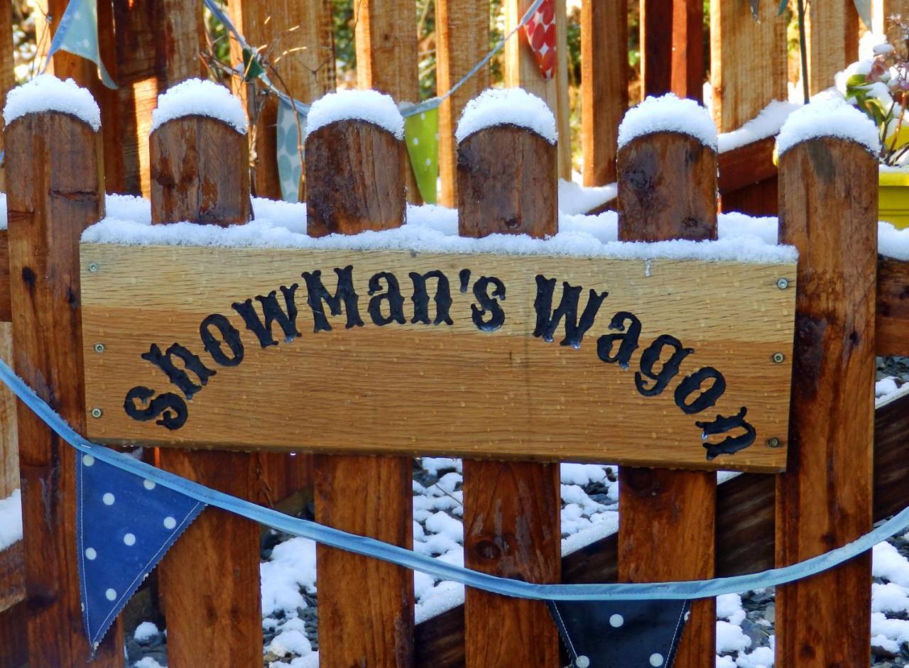 Showman'S Wagon At Coed Cae Долгеллау Экстерьер фото